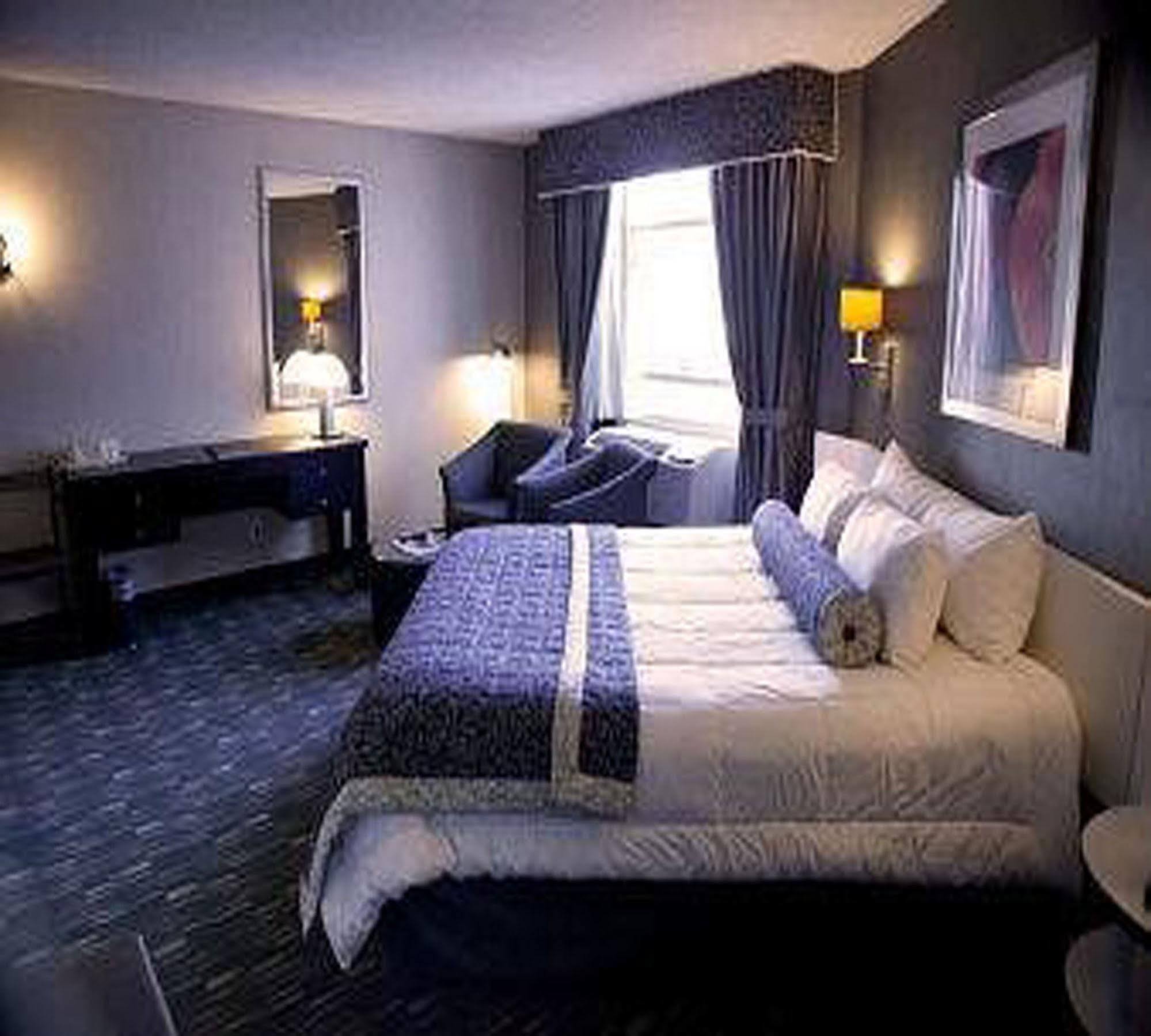 Ramada Plaza By Wyndham West Hollywood Hotel & Suites Los Angeles Room photo